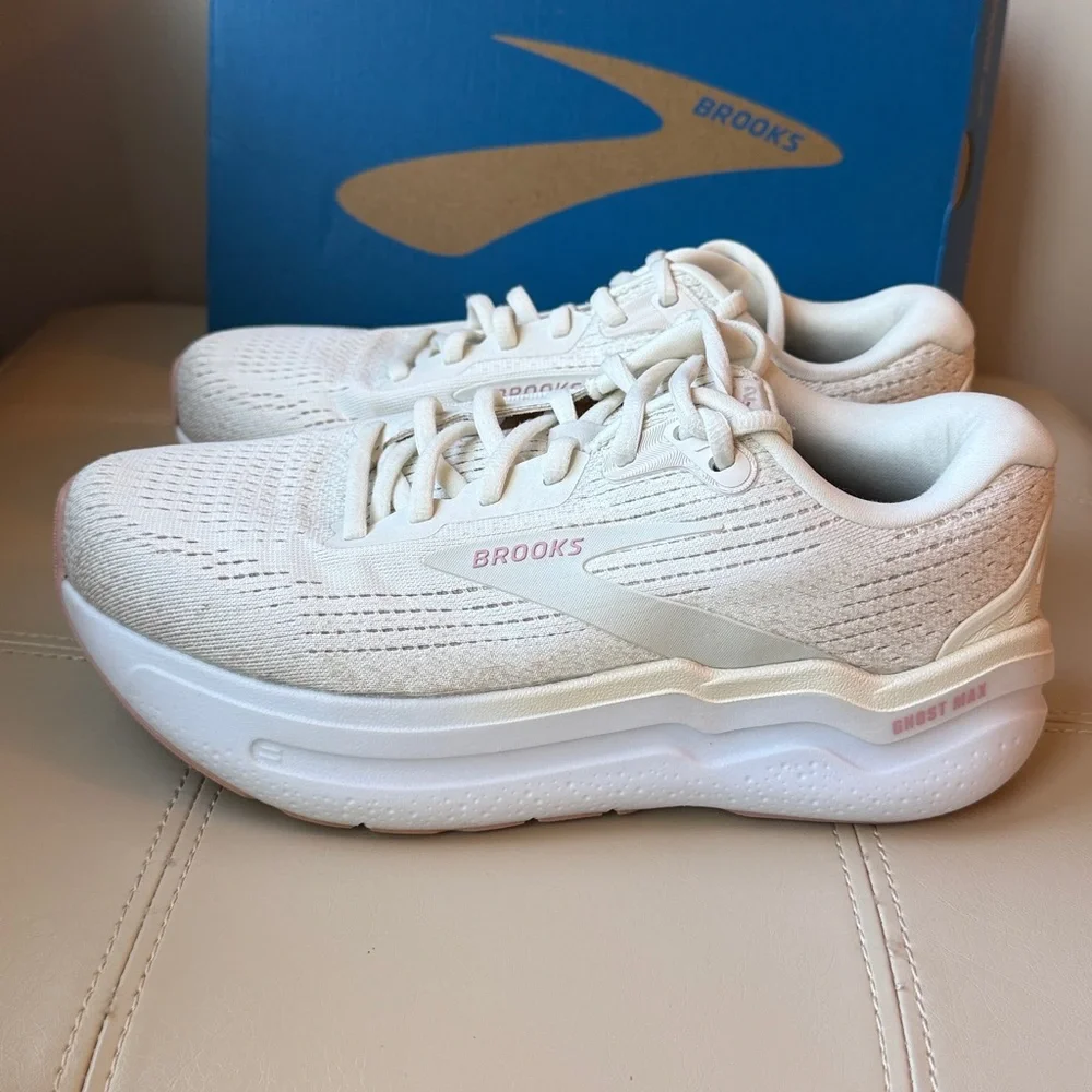 Brooks Ghost Max Running Shoes - Cream/White